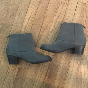 Mushroomy gray booties